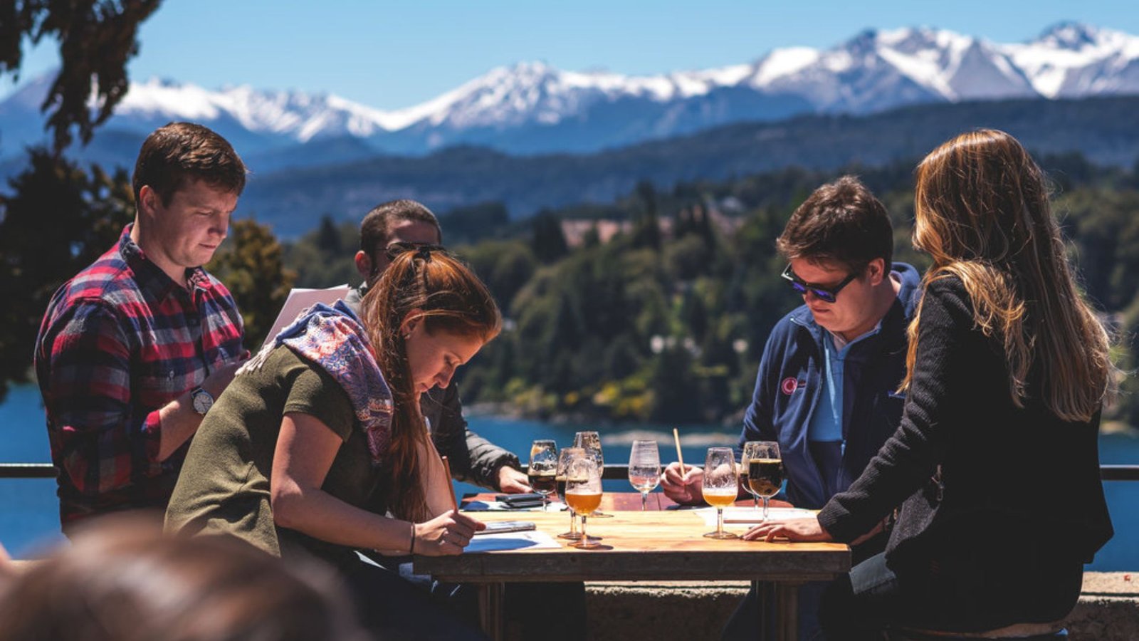 Men and women Supporting Sustainable Tourism in California