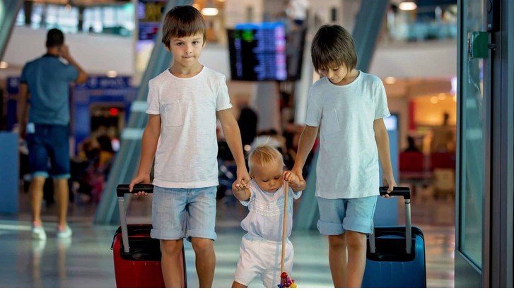 children traveling